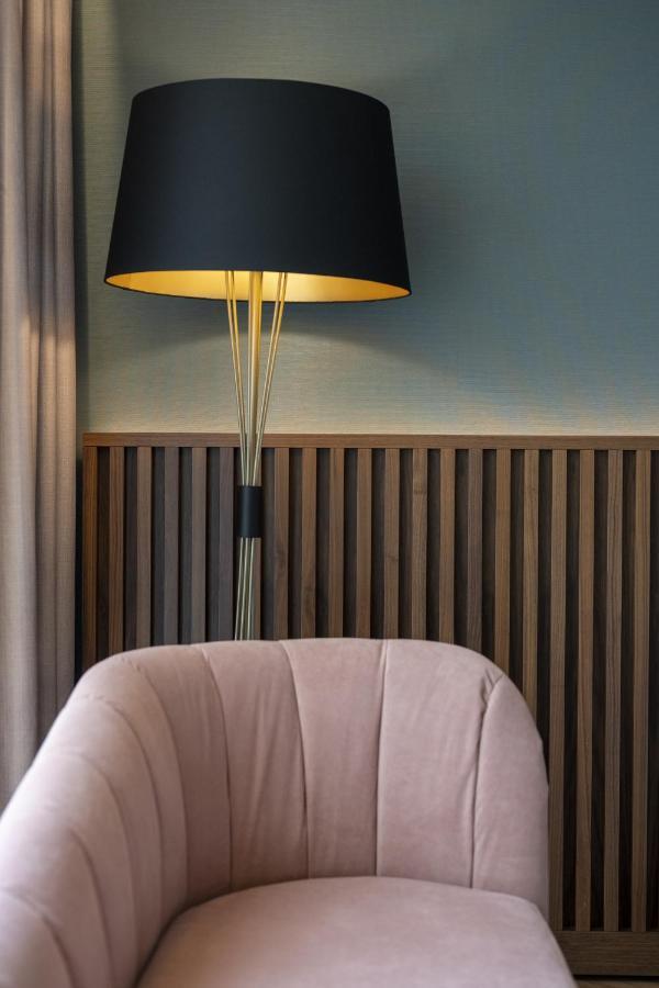 Renaissance Porto Lapa Hotel 外观 照片 A floor lamp