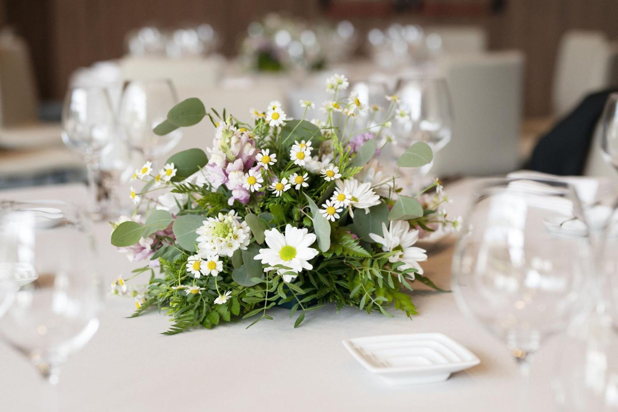 Renaissance Porto Lapa Hotel 外观 照片 A table centerpiece